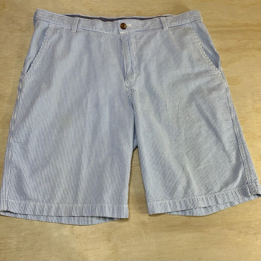 IZOD Men's Shorts Size 36 x 10.5 Seersucker Blue White Striped FLAT FRONT CHINO - Picture 2 of 6